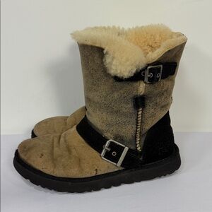 UGG Short Dylyn BJB Sheepskin Boots Black/Tan Size 8